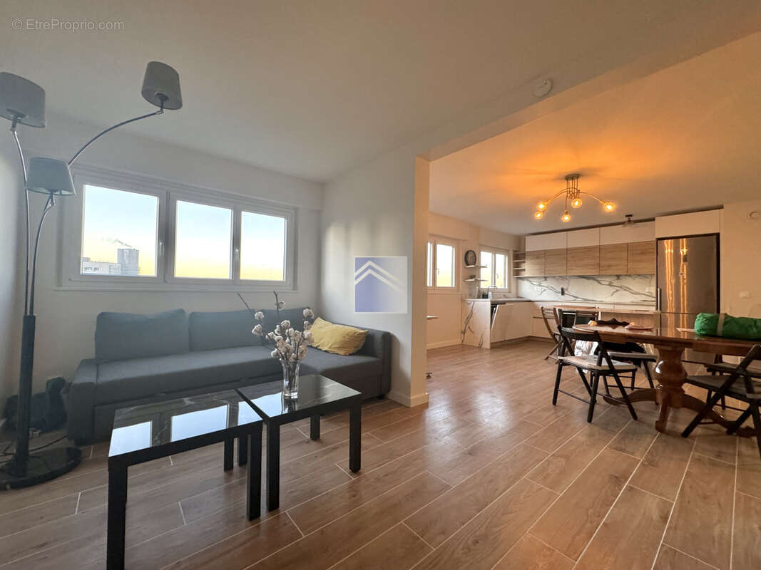 Appartement à COURBEVOIE