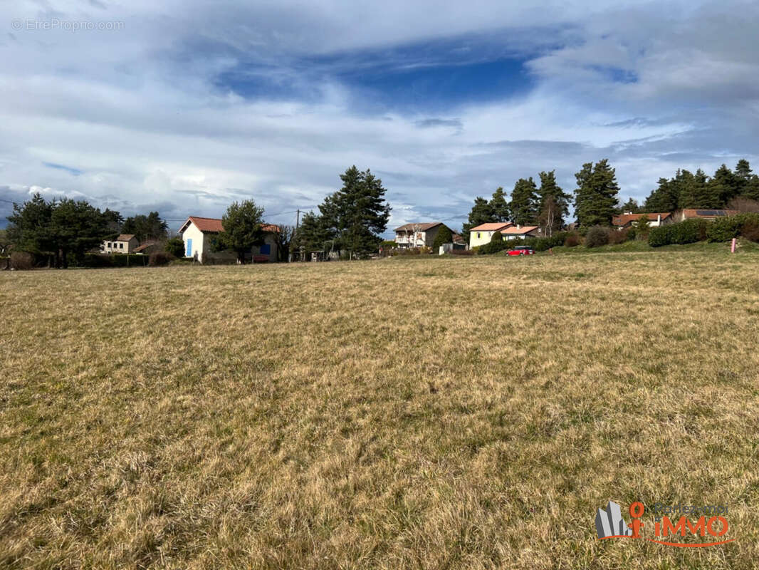 Terrain à LES VILLETTES