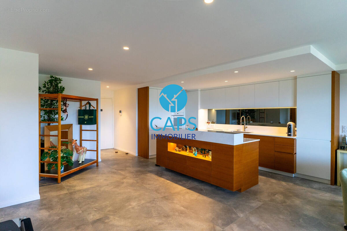 Appartement à MANDELIEU-LA-NAPOULE