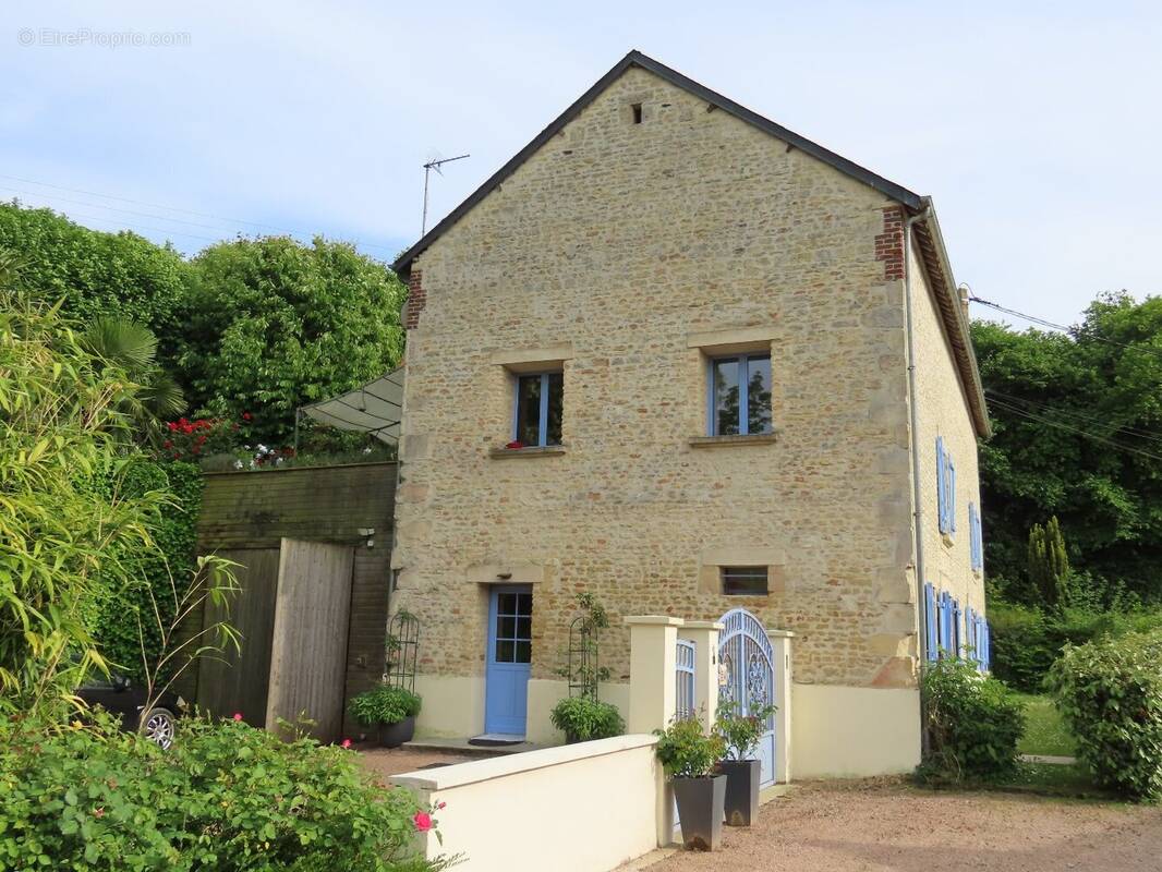 Maison à ARGENCES