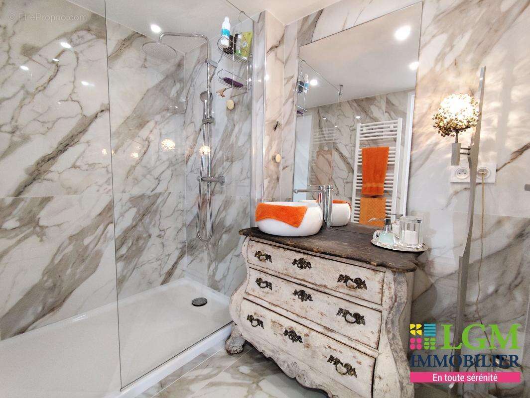Appartement à VALLAURIS