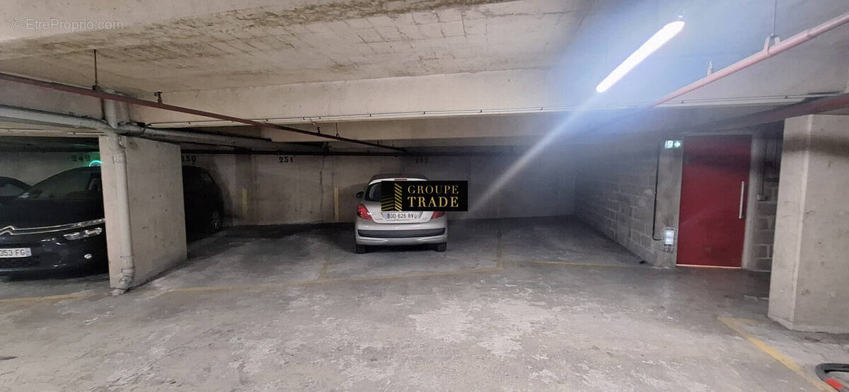 Parking à PARIS-14E