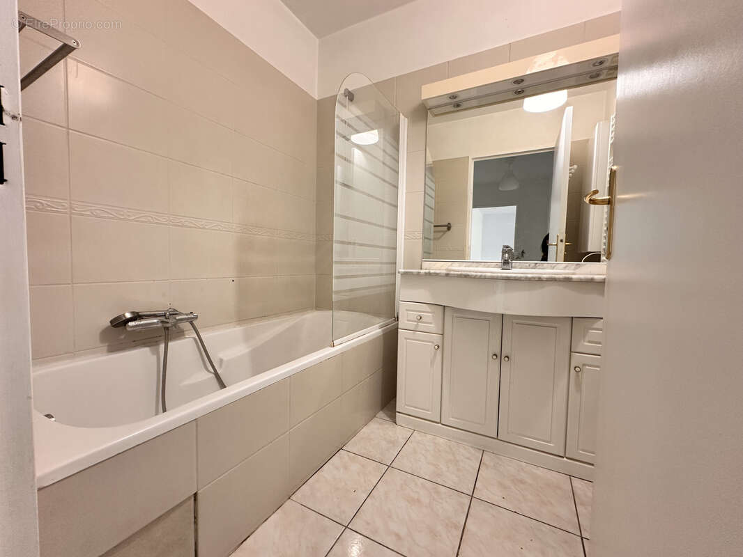 Appartement à EZE