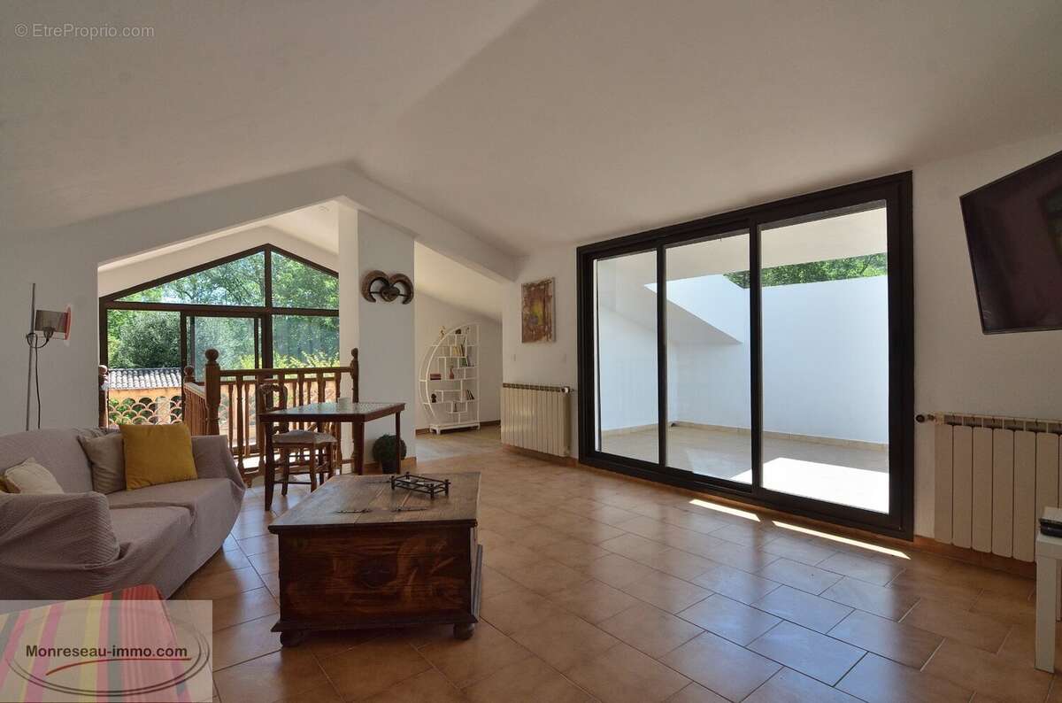 Maison à TOURRETTES