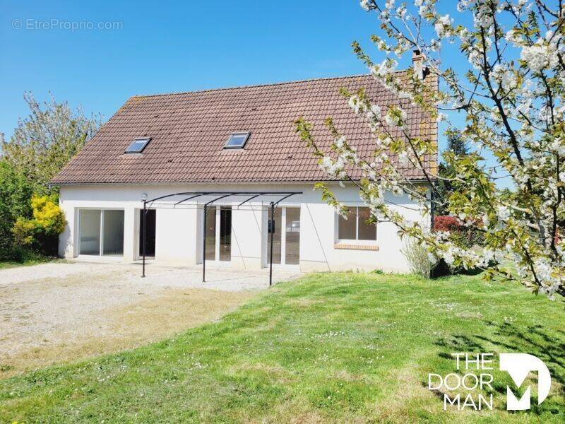 Maison à OUCHAMPS