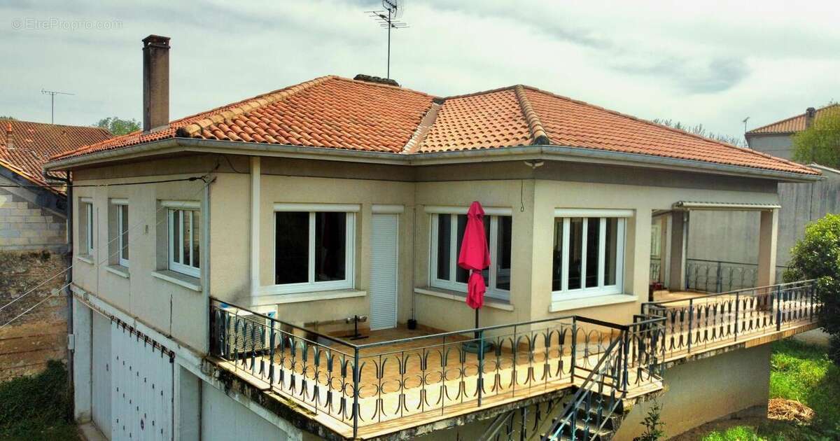 Maison à LAYRAC