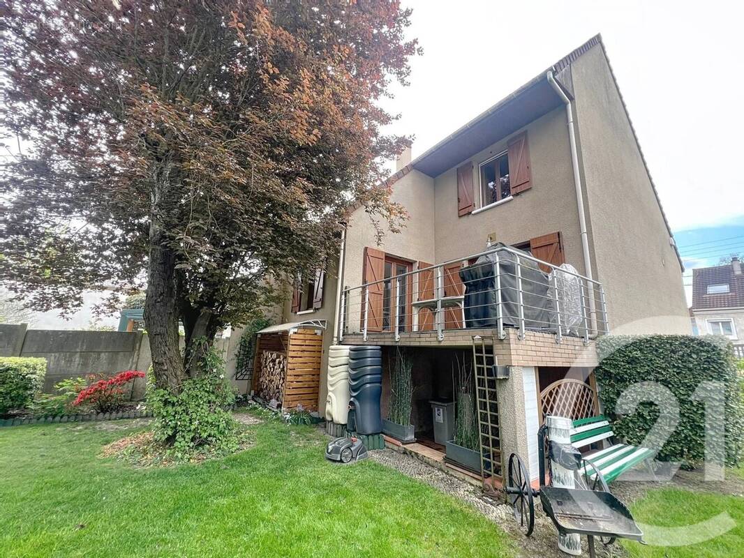 Maison à LE THILLAY