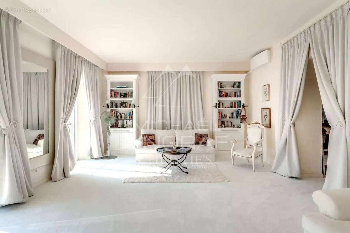 Maison à EZE