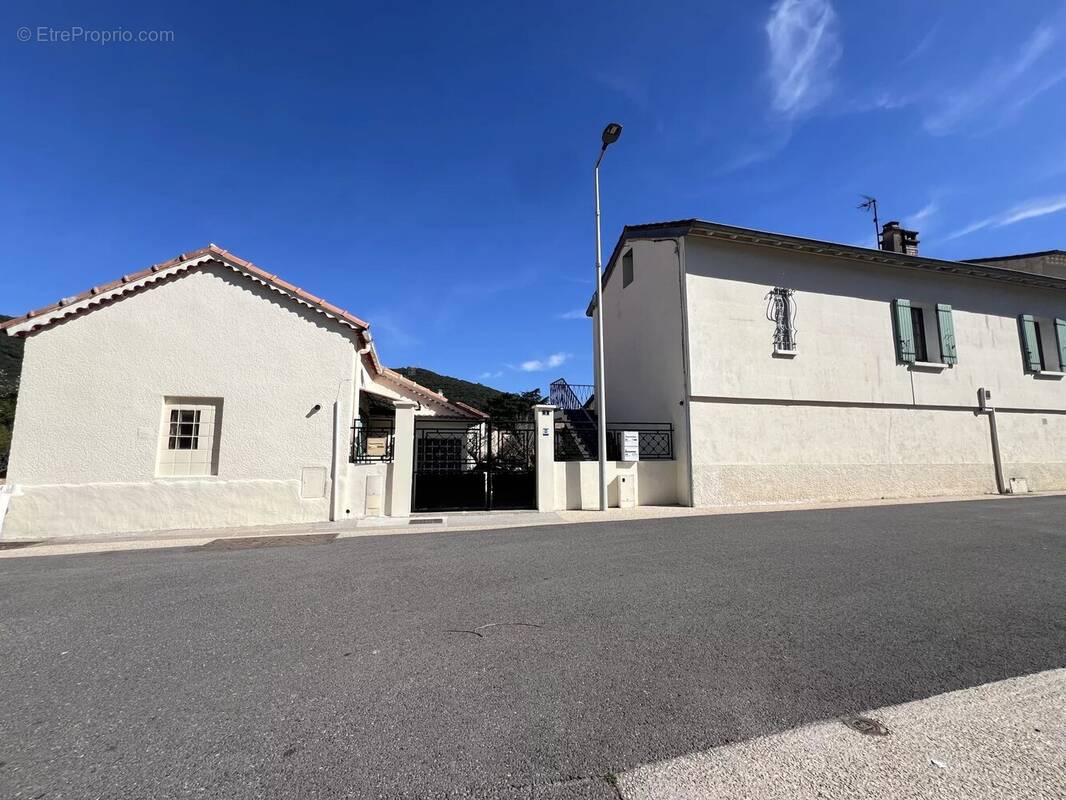 Appartement à LES SALLES-DU-GARDON