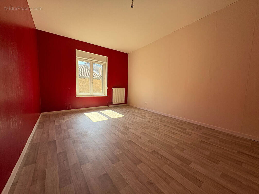 Appartement à CHARMES