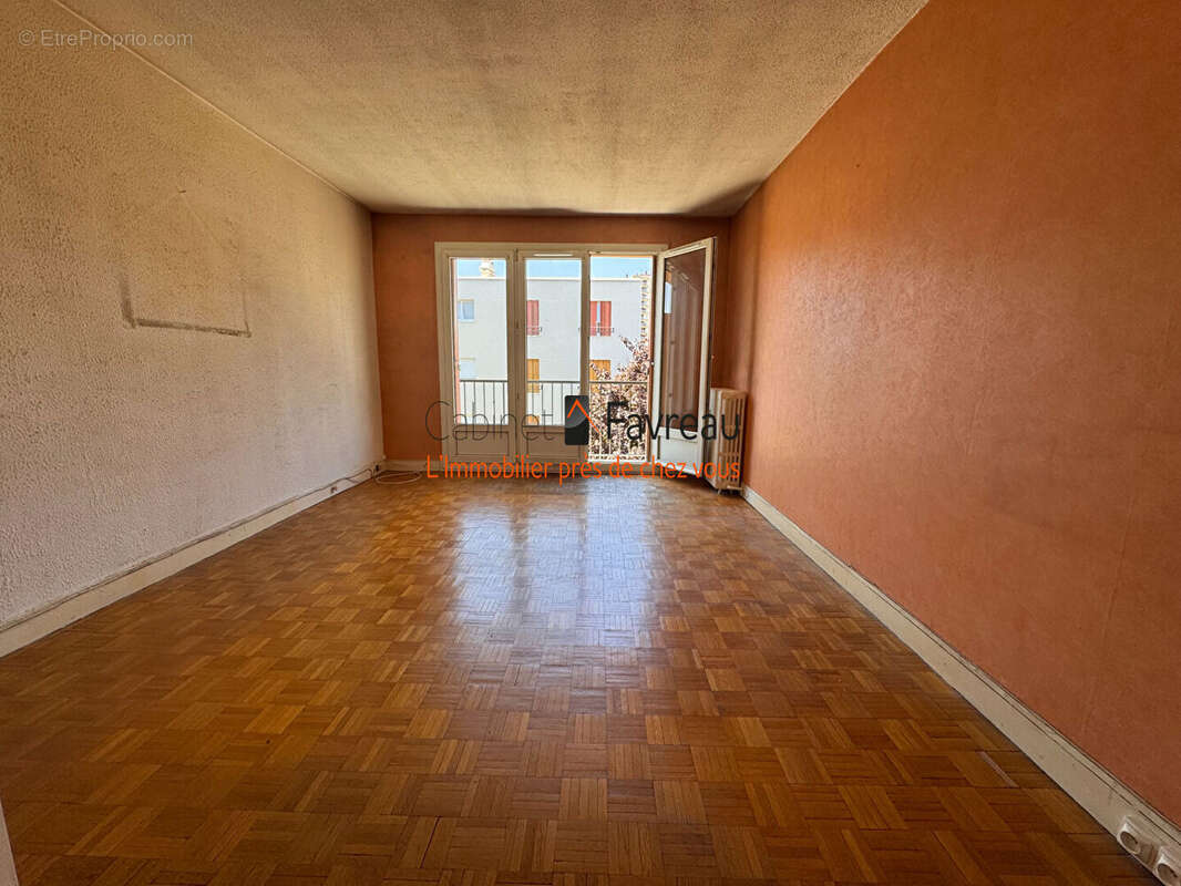 Appartement à L&#039;HAY-LES-ROSES
