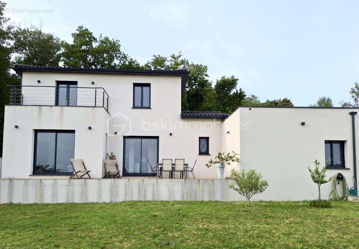 Maison à VENEJAN