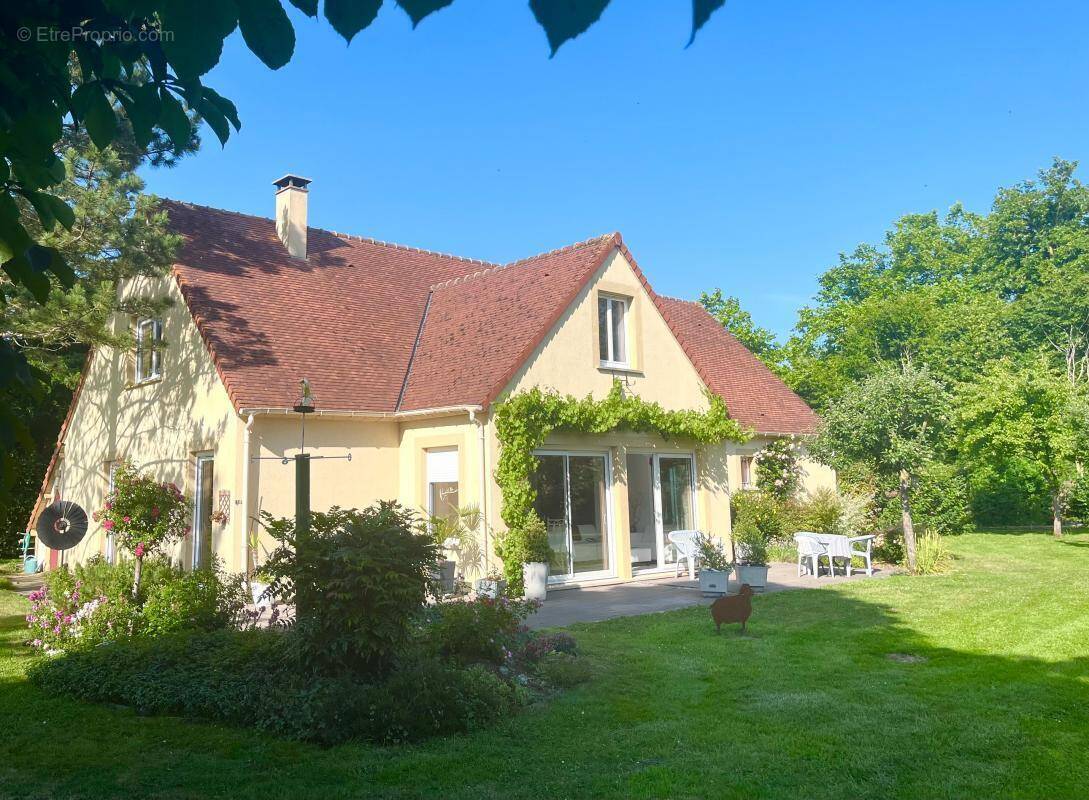 Maison à SAINT-OUEN-DU-MESNIL-OGER