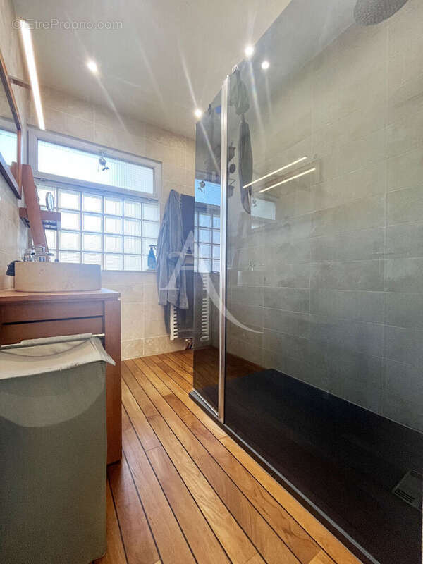 Appartement à LE VAL-SAINT-GERMAIN