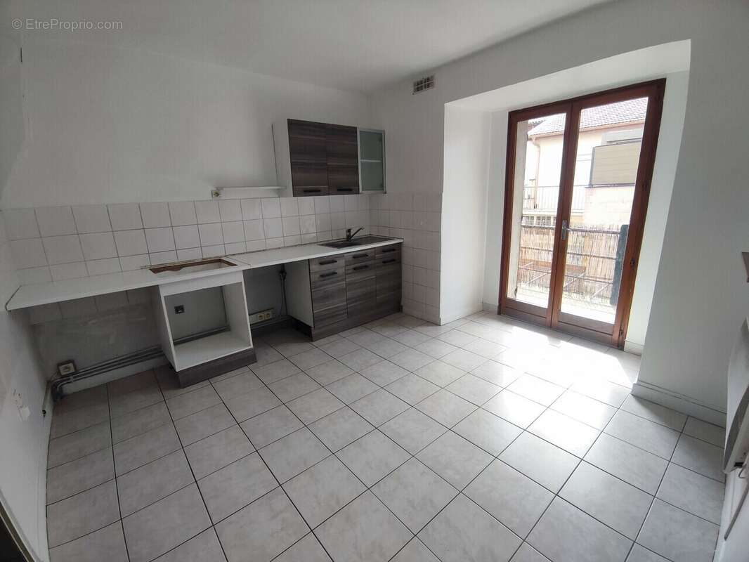 Appartement à SAINT-ANDEOL-LE-CHATEAU