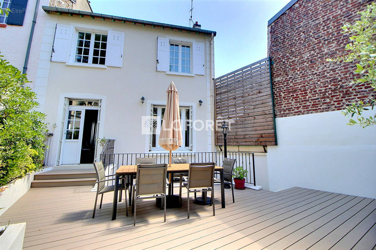 Maison à SURESNES