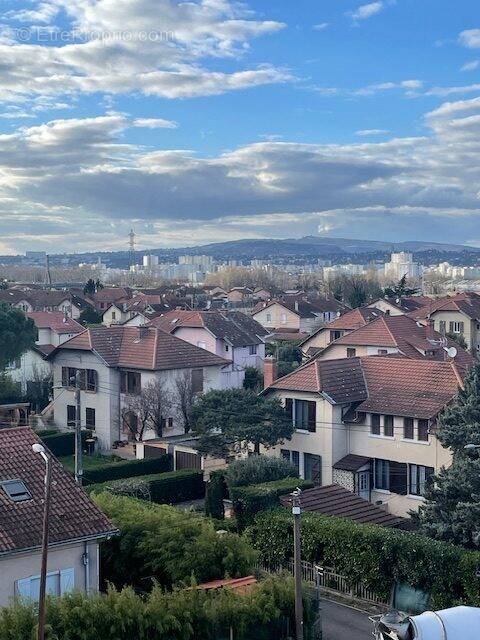 Appartement à DECINES-CHARPIEU