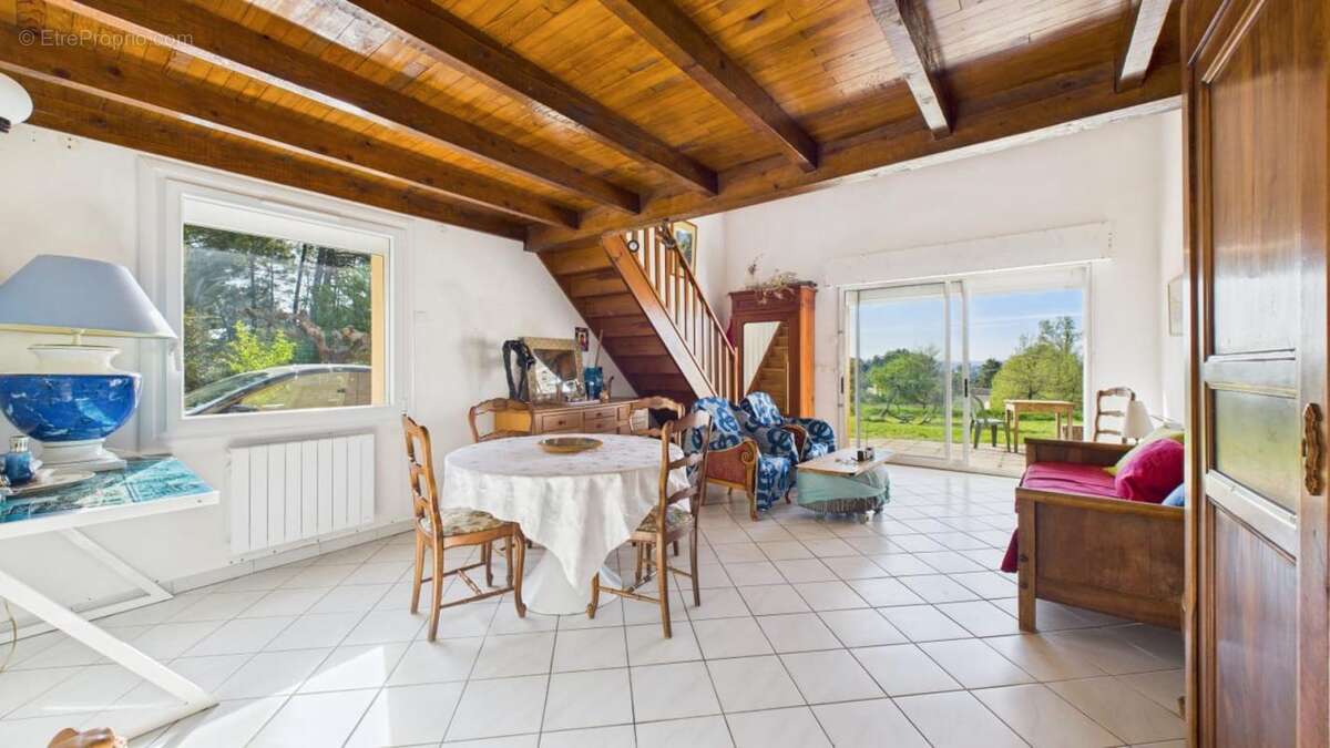 Maison à UCEL