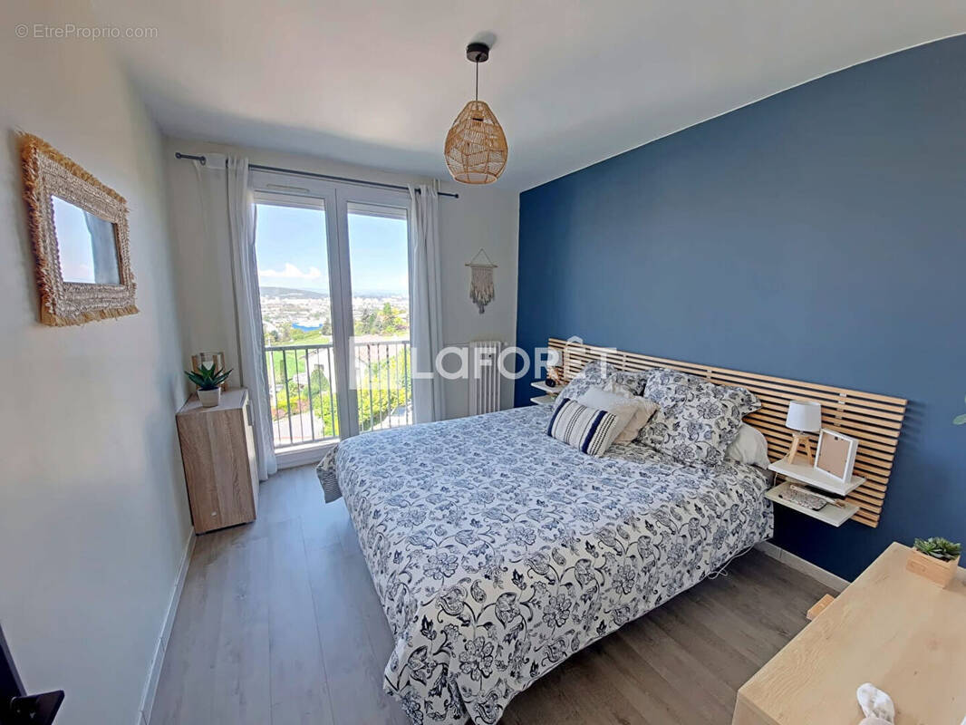 Appartement à SAINT-JEAN-BONNEFONDS
