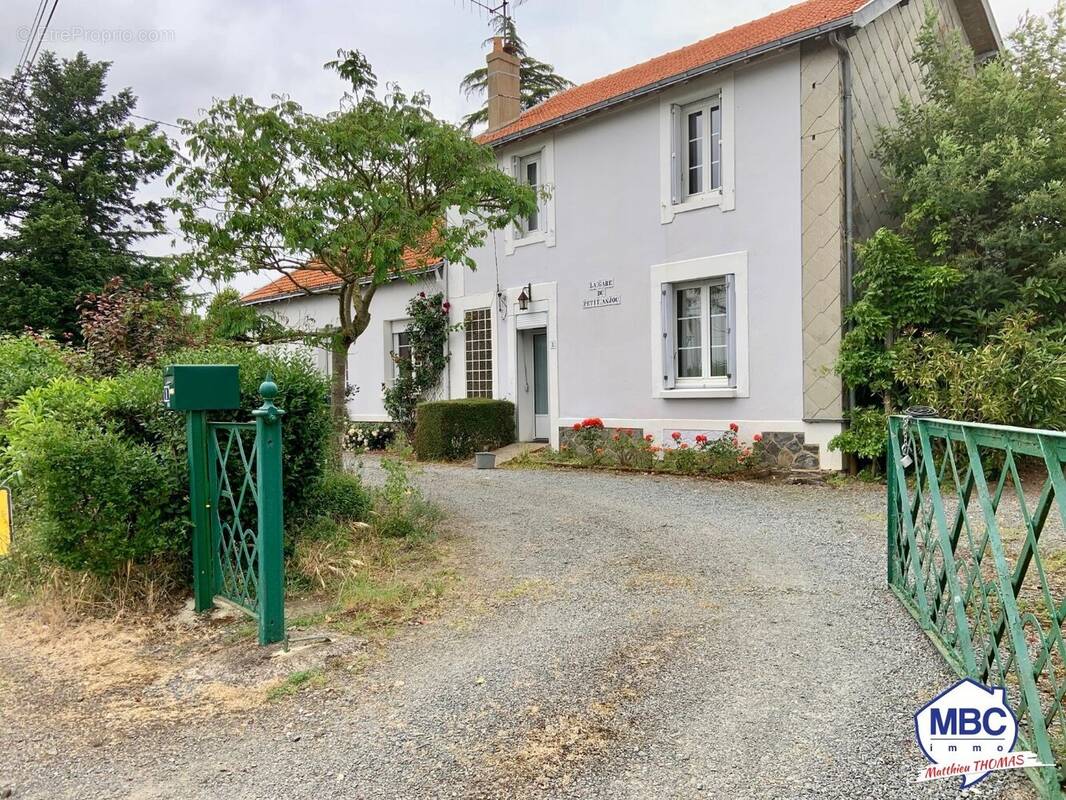 Maison à MONTREVAULT