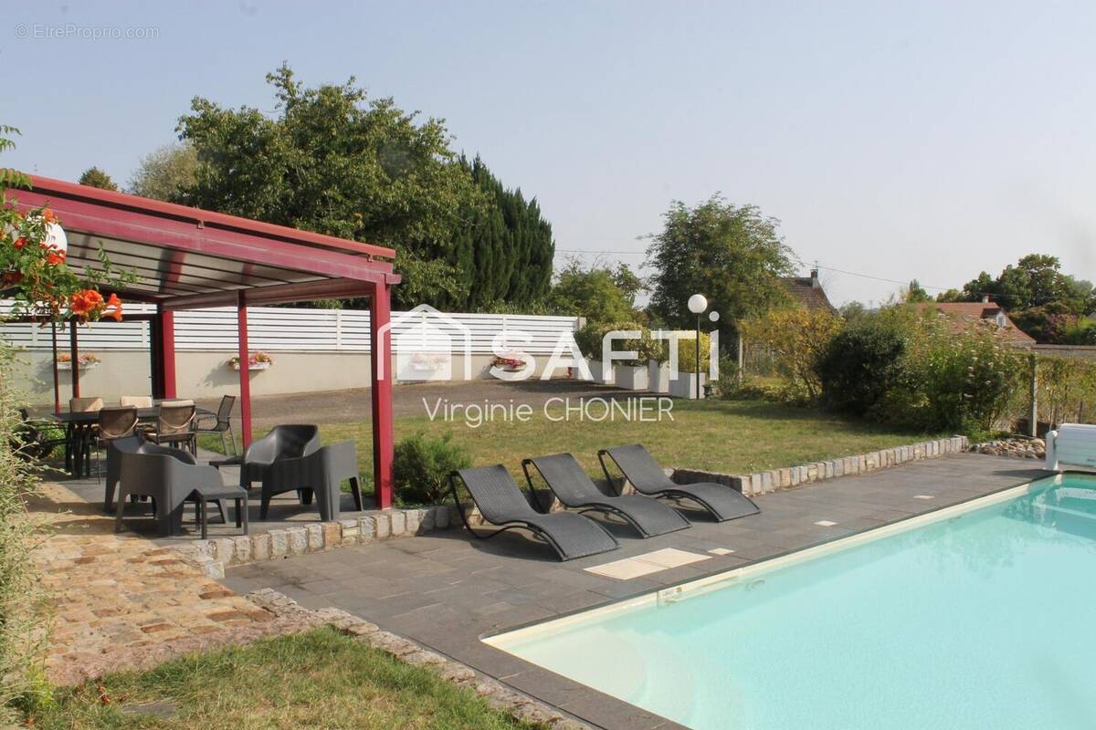 Photo 1 - Maison à SAINT-REMY-EN-ROLLAT