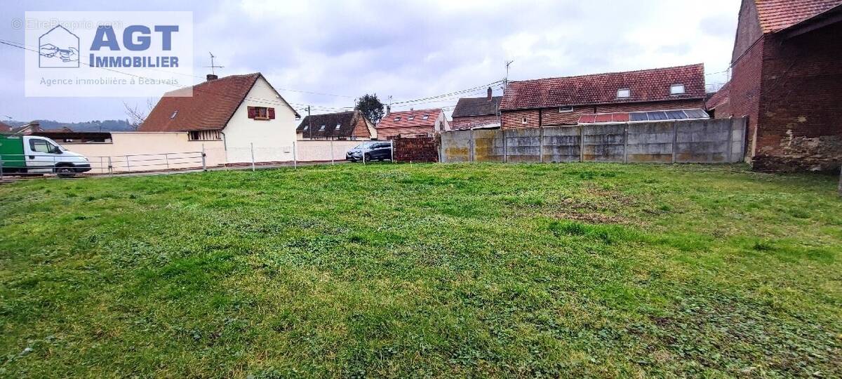 Terrain à AUNEUIL