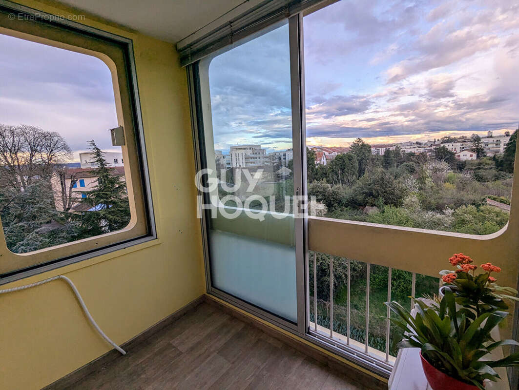 Appartement à DECINES-CHARPIEU