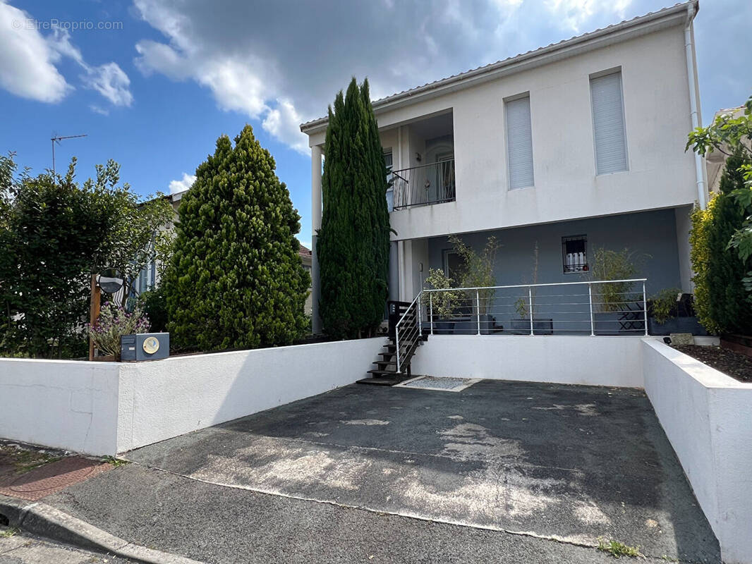 Maison à SAINTES