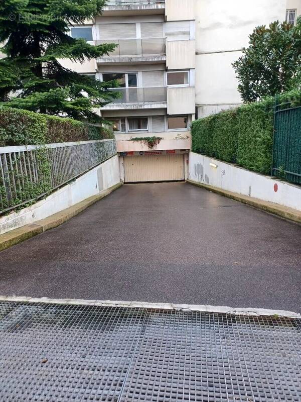 Parking à PARIS-15E