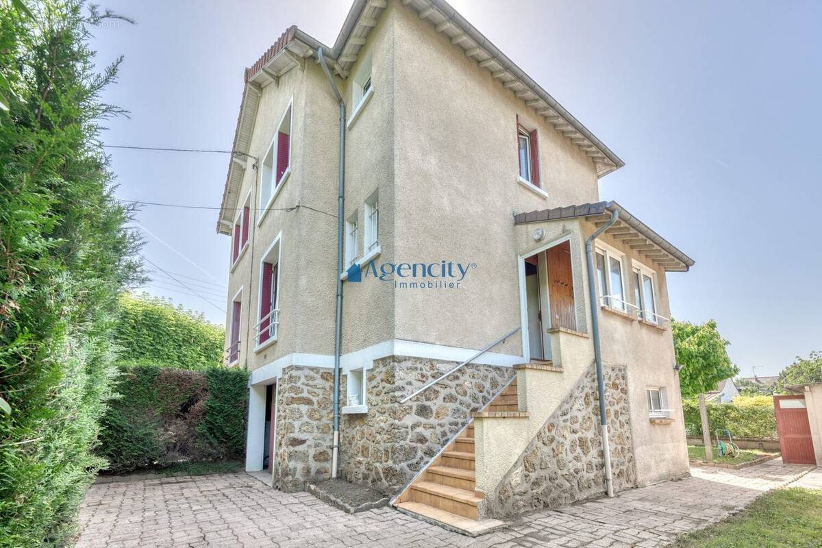 Maison à VAIRES-SUR-MARNE