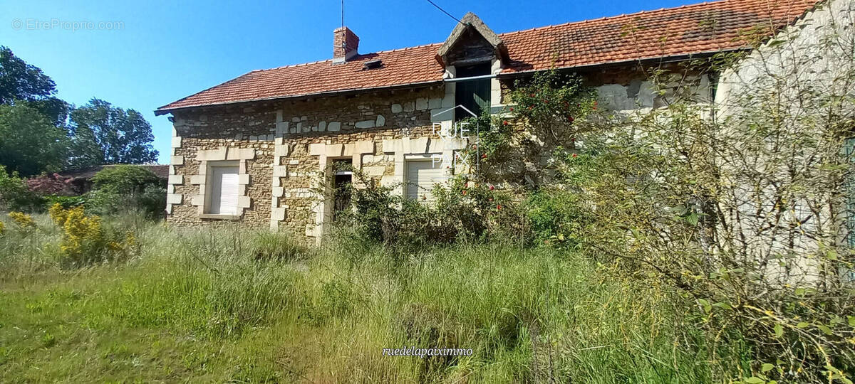 Maison à DOUSSAY