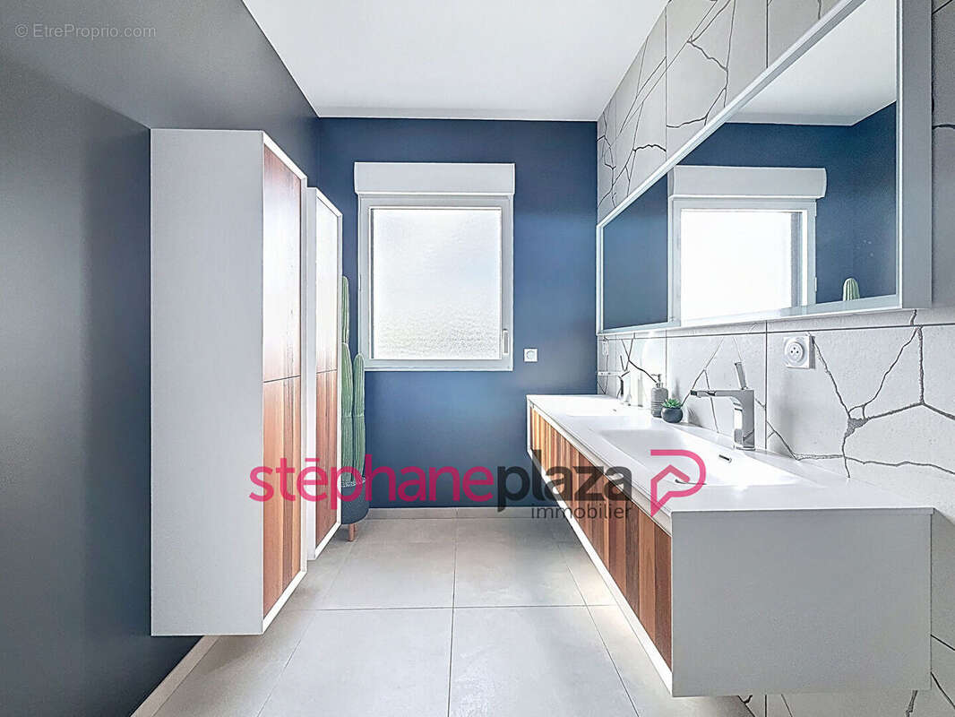 Appartement à DECINES-CHARPIEU