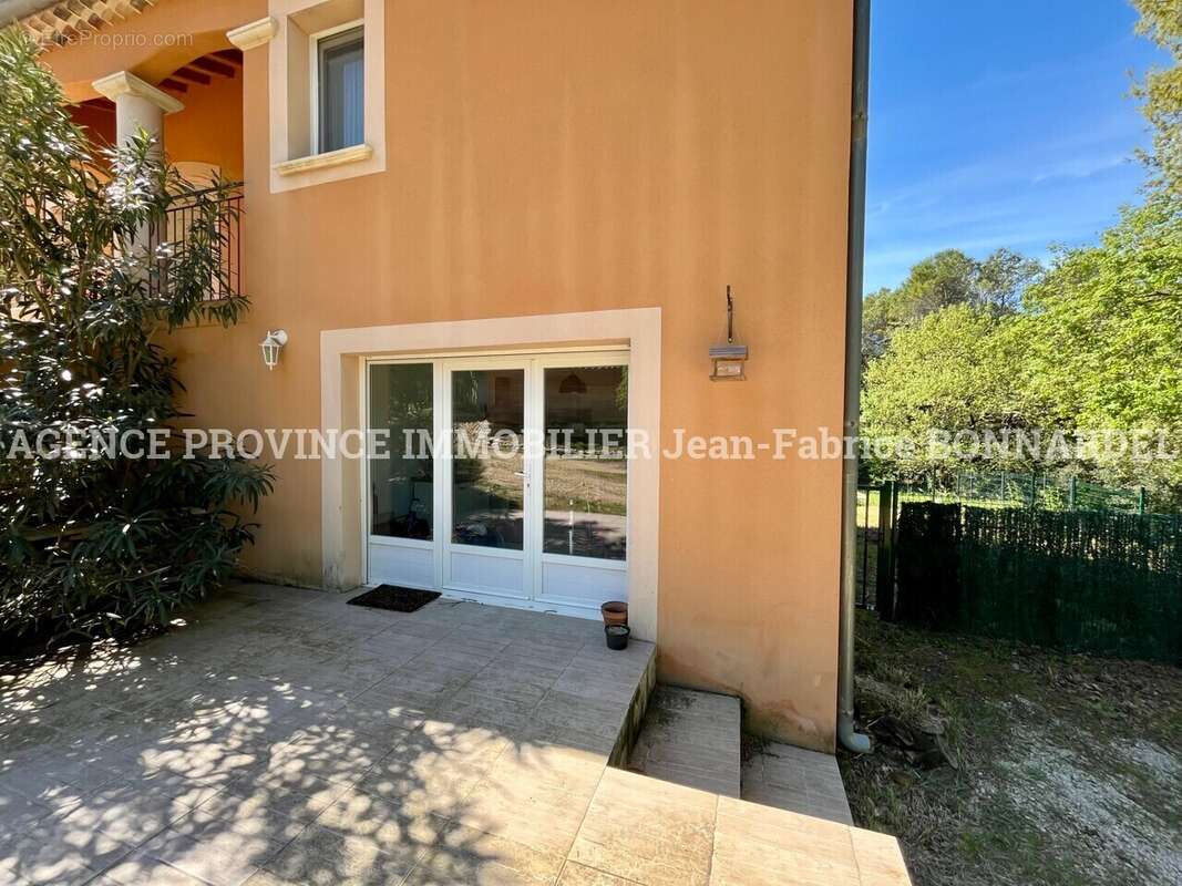 Appartement à SUZE-LA-ROUSSE