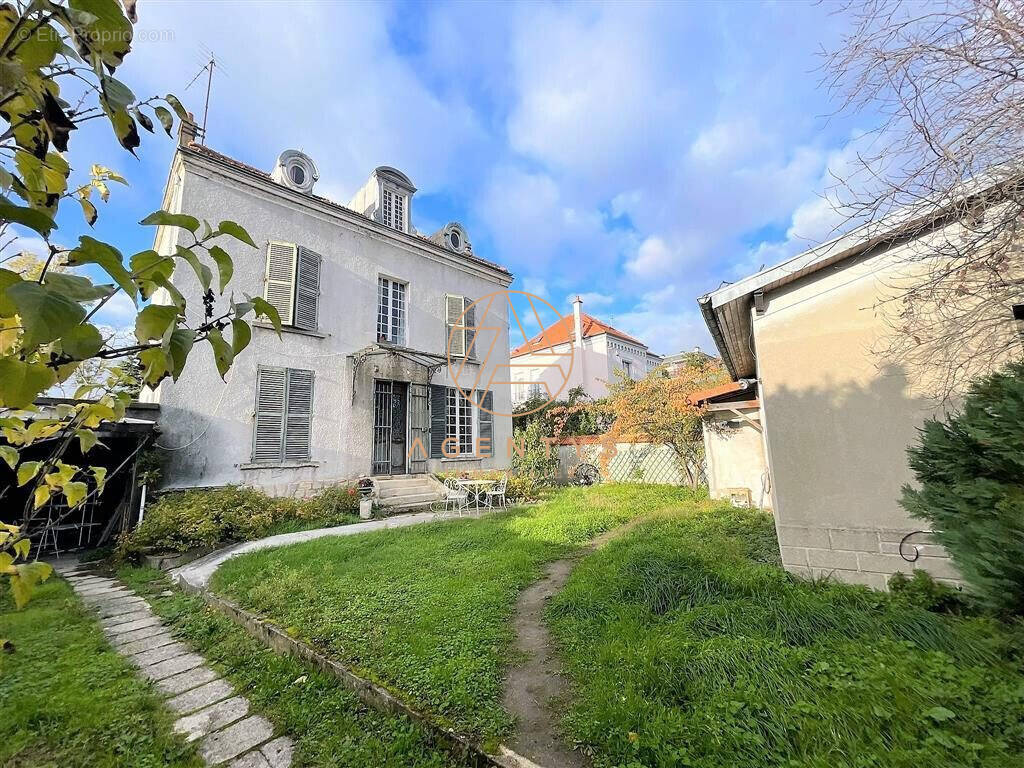 Maison à SAINT-MAUR-DES-FOSSES