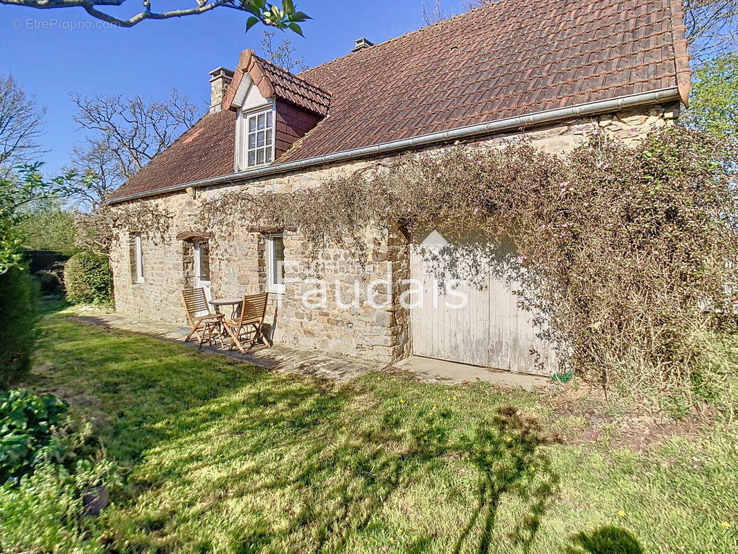 Maison à SAINT-NICOLAS-DE-PIERREPONT