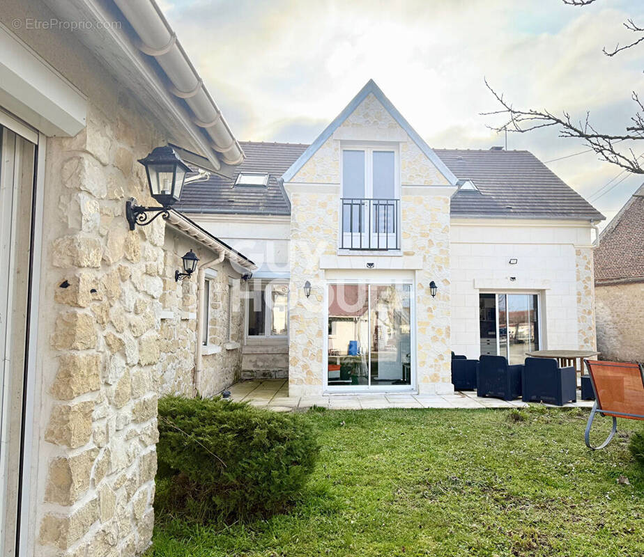 Maison à LACROIX-SAINT-OUEN