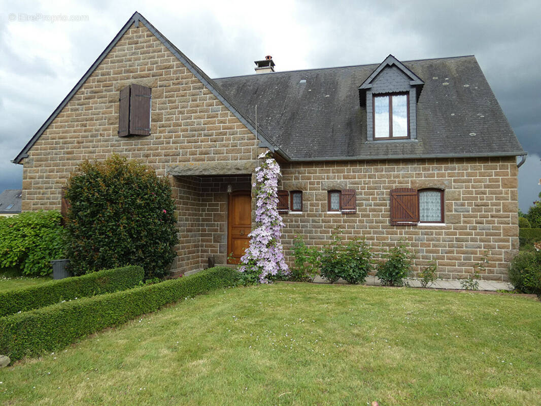 Maison à SAINT-HILAIRE-DU-HARCOUET