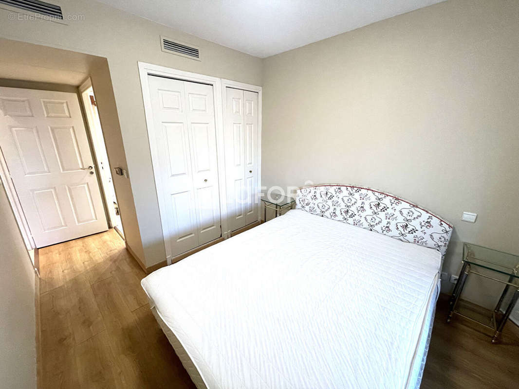 Appartement à SAINT-LAURENT-DU-VAR