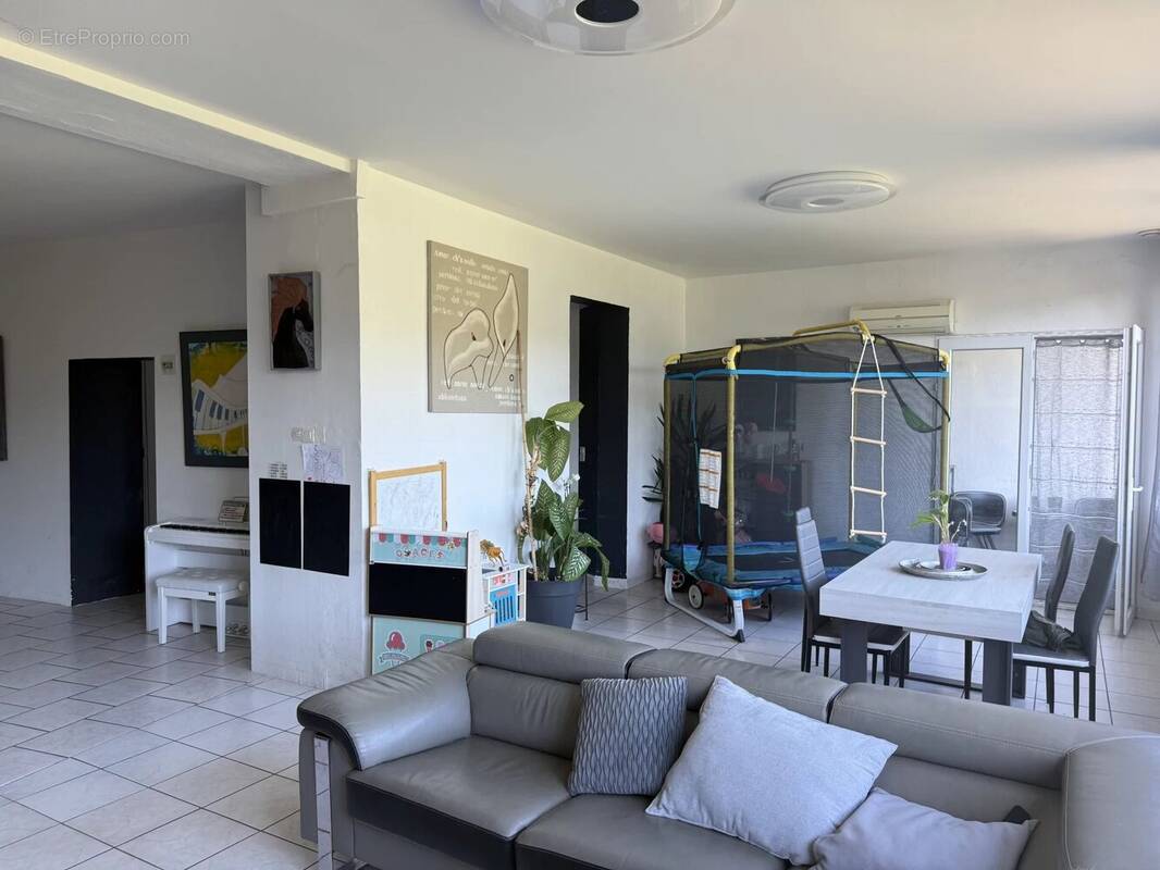 Appartement à SAINTE-ANASTASIE-SUR-ISSOLE