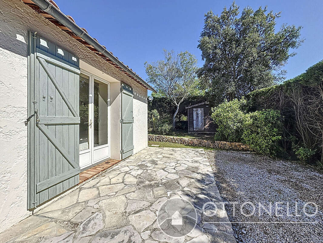 Maison à ROQUEBRUNE-SUR-ARGENS