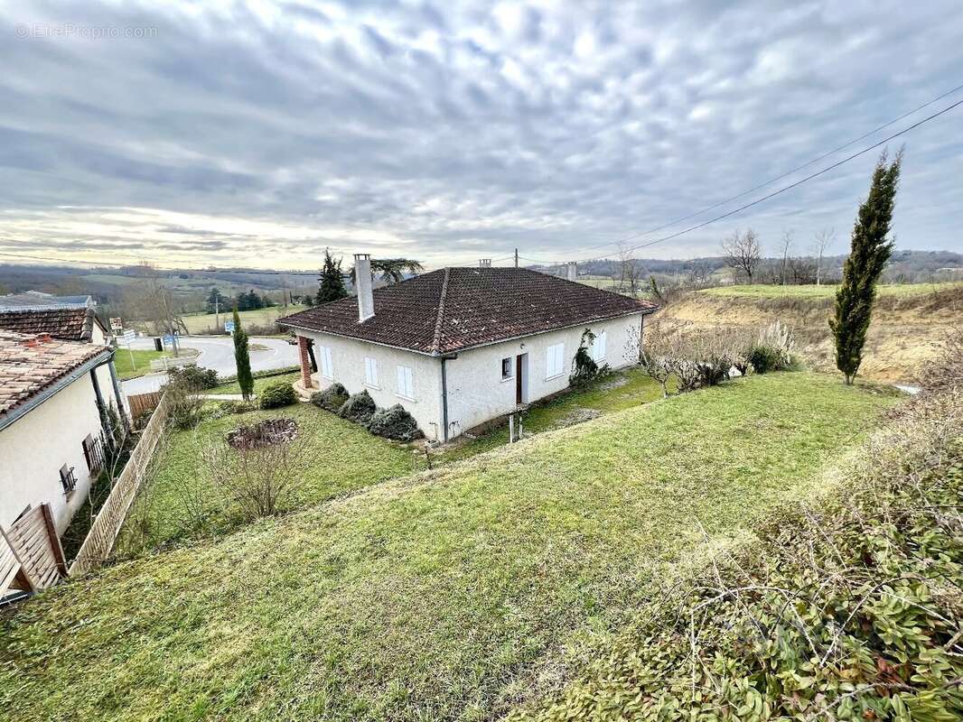 Maison à MONCLAR-DE-QUERCY