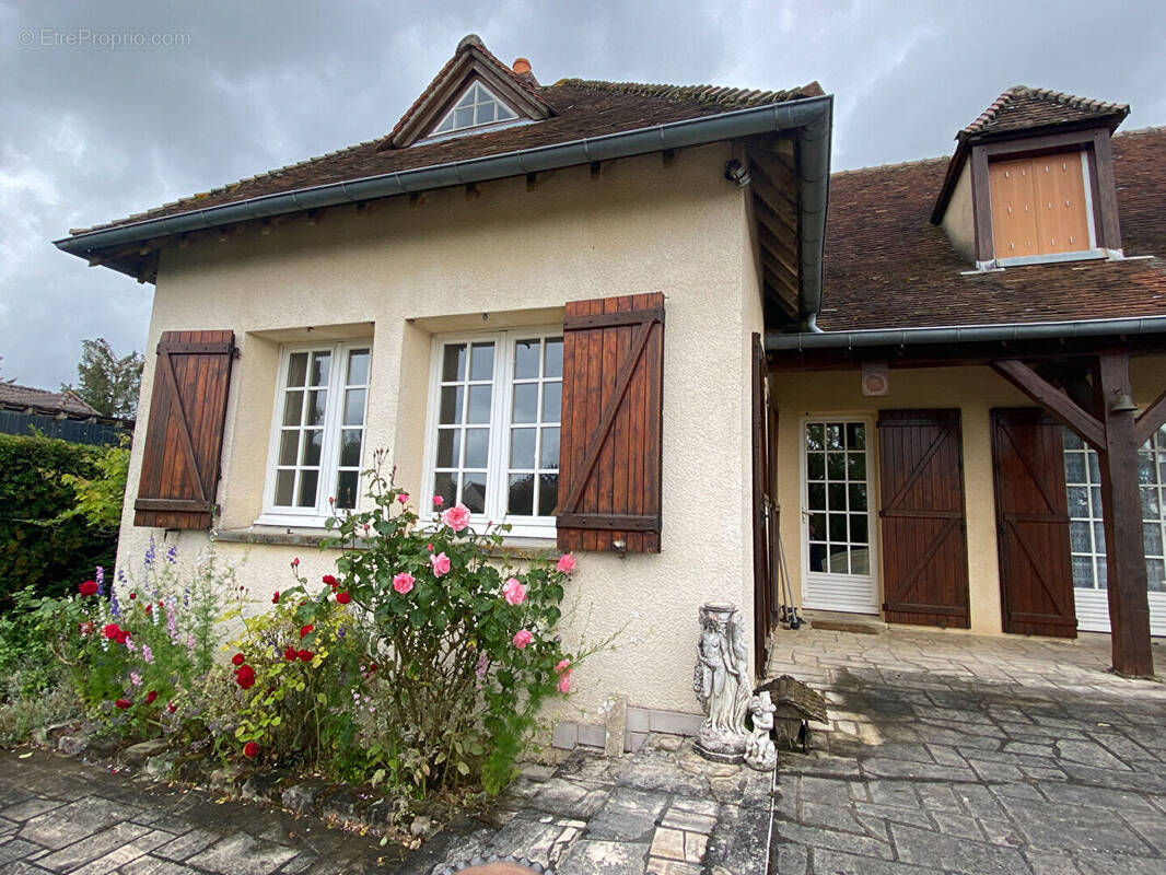 Maison à LA CHAPELLE-LA-REINE