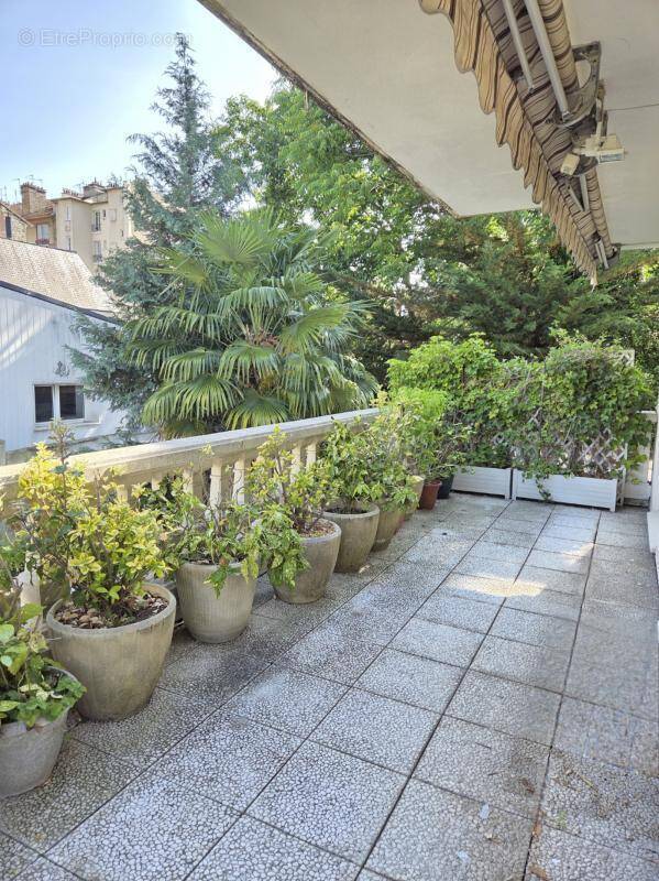 Appartement à LA GARENNE-COLOMBES