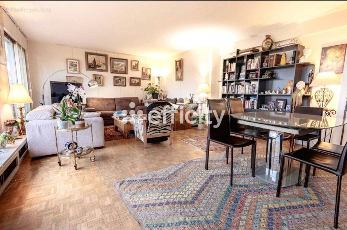 Appartement à CHARENTON-LE-PONT