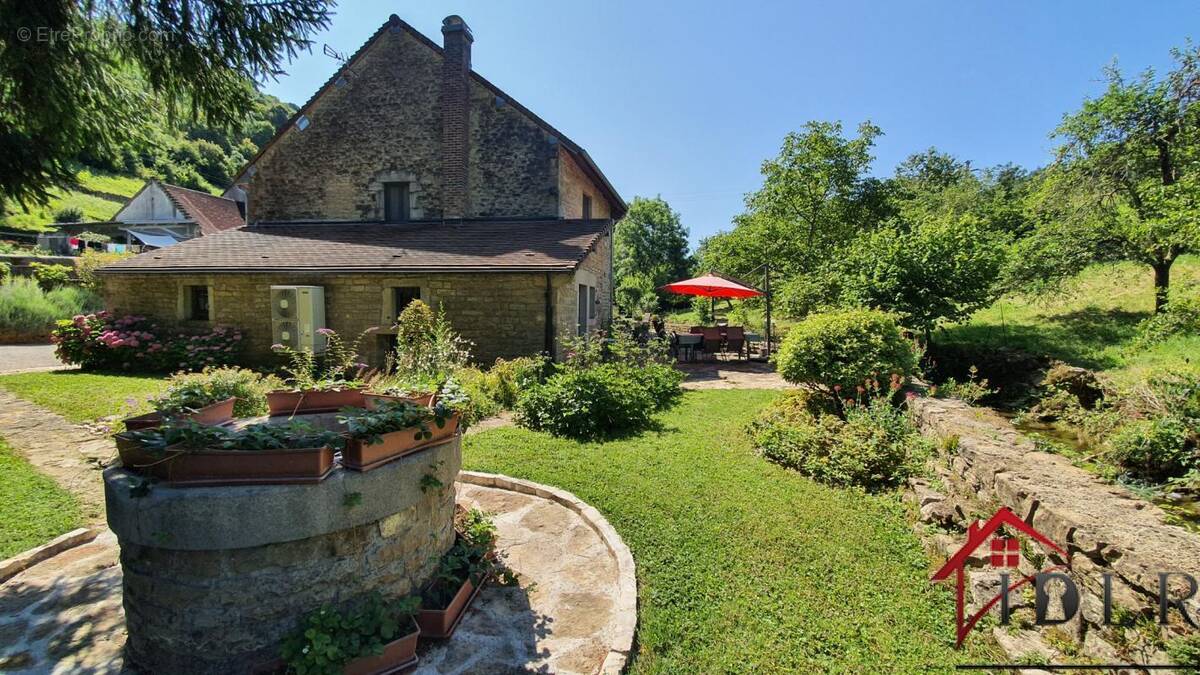 Maison à MACORNAY