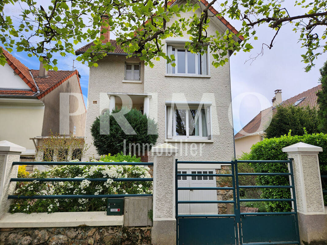 Maison à VERRIERES-LE-BUISSON
