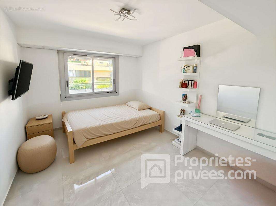 Appartement à SAINT-LAURENT-DU-VAR