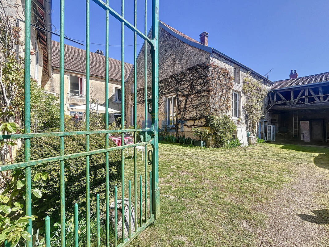 Maison à GRANCEY-LE-CHATEAU-NEUVELLE