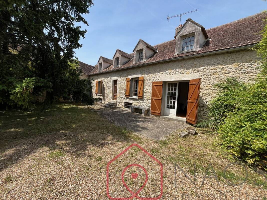 Maison à SAINT-PIERRE-LES-NEMOURS