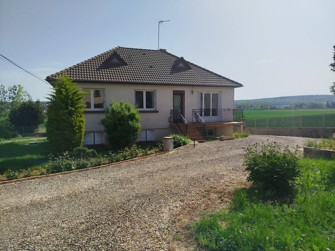 Maison à MONETEAU